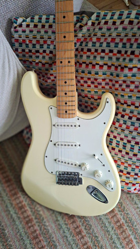 Fender standard stratocaster - fender,